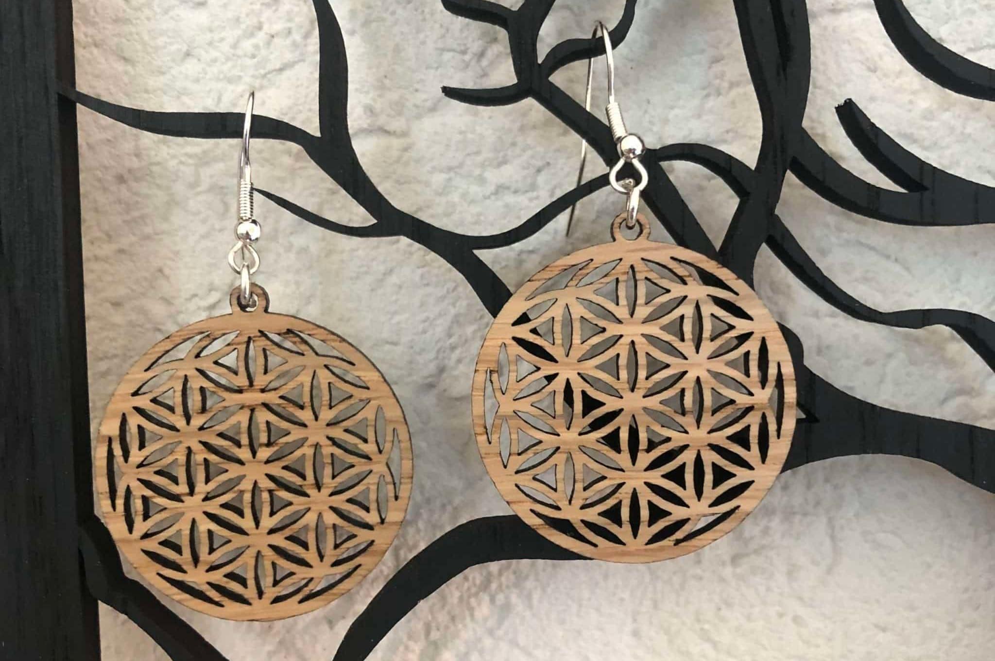 Boucles d'oreilles en bois motif fleur de vie