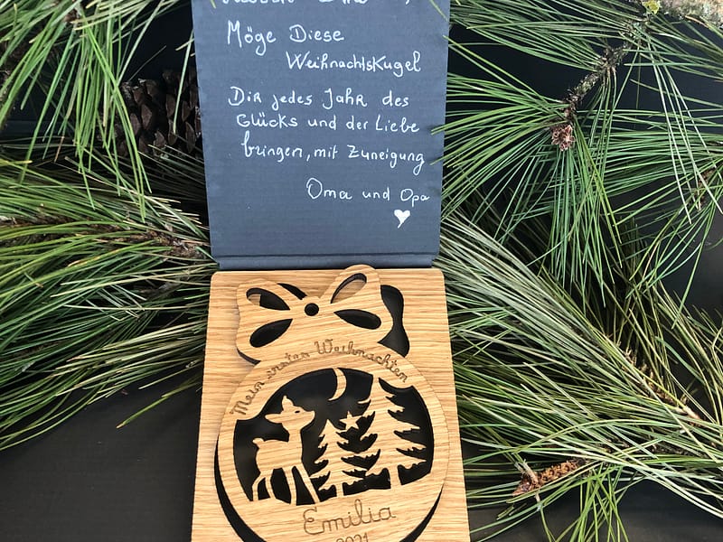 Weihnachtskugel aus Holz