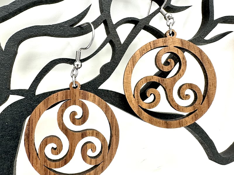boucles d'oreilles triskel en bois