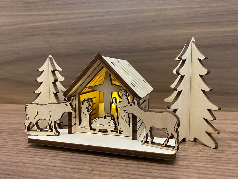 presepe e 2 alberi offerti