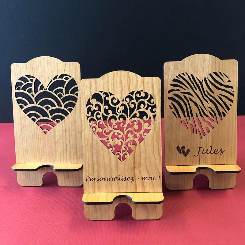 Supports de smartphone en bois avec un cœur personnalisables